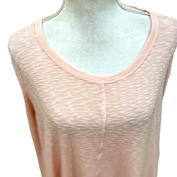 Left of Center pale pink handkerchief hem nubby long sleeve top size medium - Picture 4 of 11